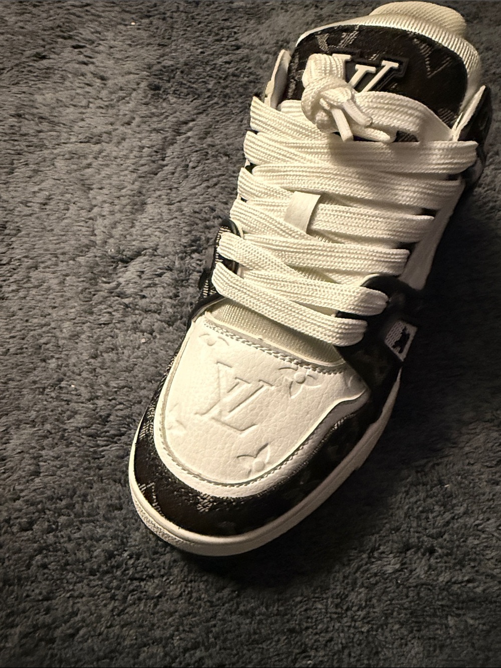 Louis Vuitton men’s Black & White Monogram Low-Top influence - Picture 2 of 4